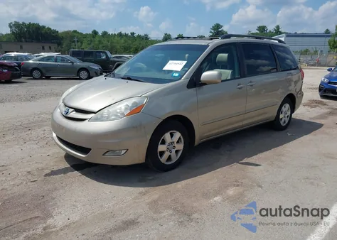 2008 Toyota Sienna Xle z USA, uszkodzony, nr VIN 5TDZK22C28S115129